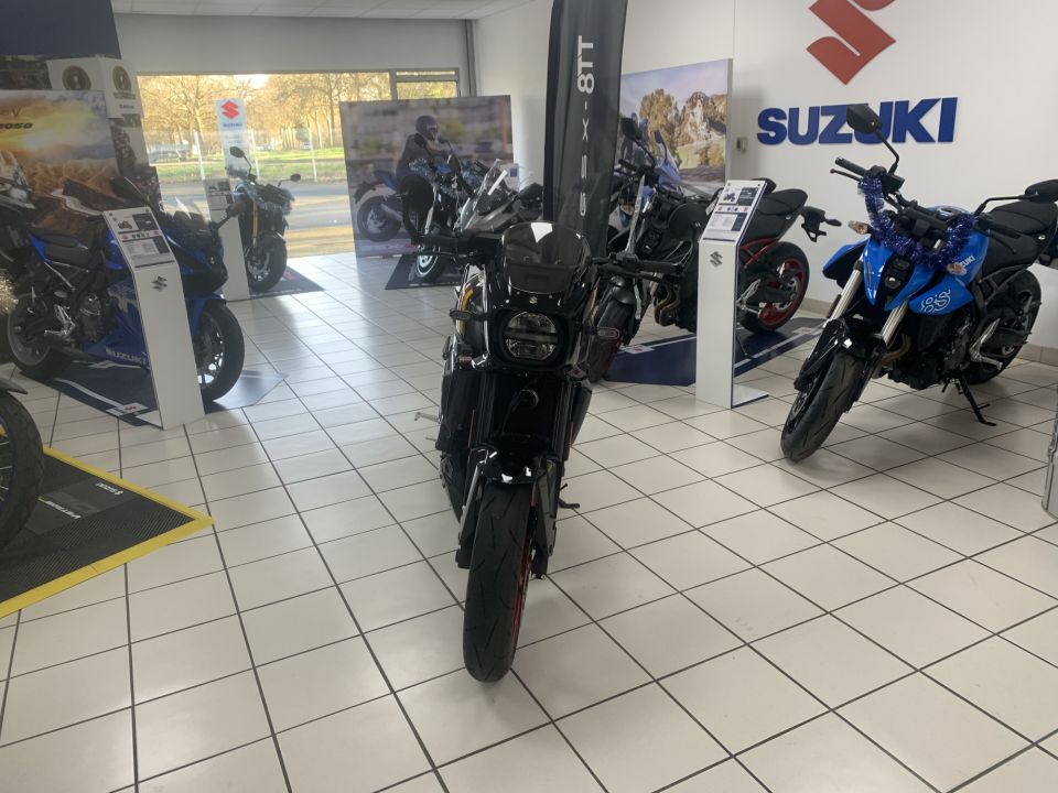 SUZUKI GSX-8TT 4