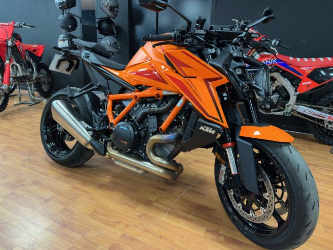 KTM 1390 SUPER DUKE R 2024 4