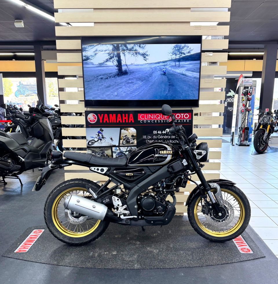 YAMAHA XSR 125 Legacy 4