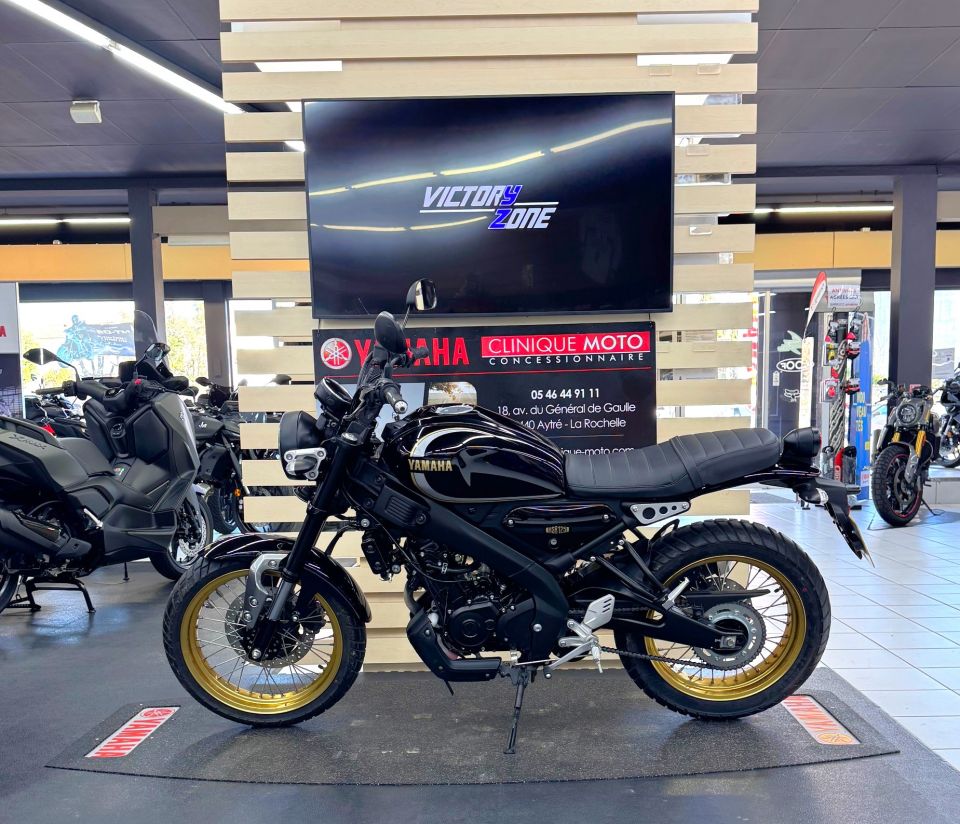 YAMAHA XSR 125 Legacy 4