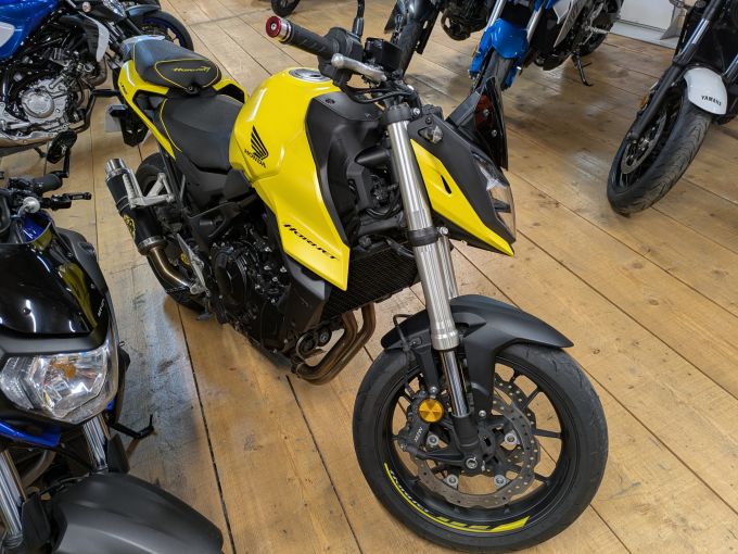 HONDA CB 750 HORNET 4