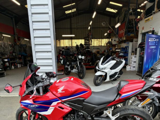 HONDA CBR500R 4