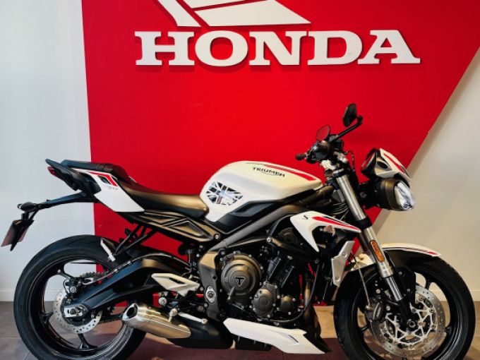 TRIUMPH STREET TRIPLE 675 4