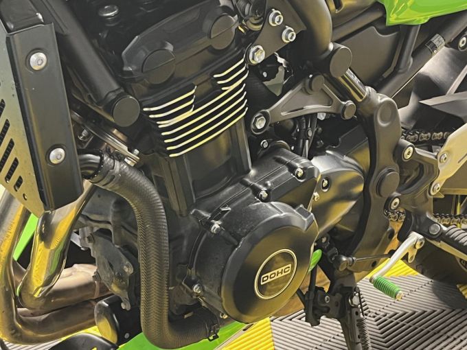 KAWASAKI Z 900 RS 4