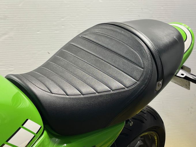 KAWASAKI Z 900 RS 4