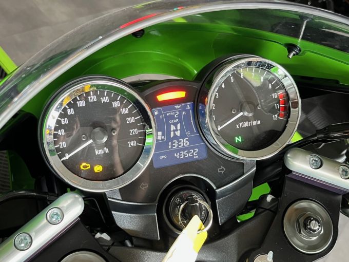 KAWASAKI Z 900 RS 4