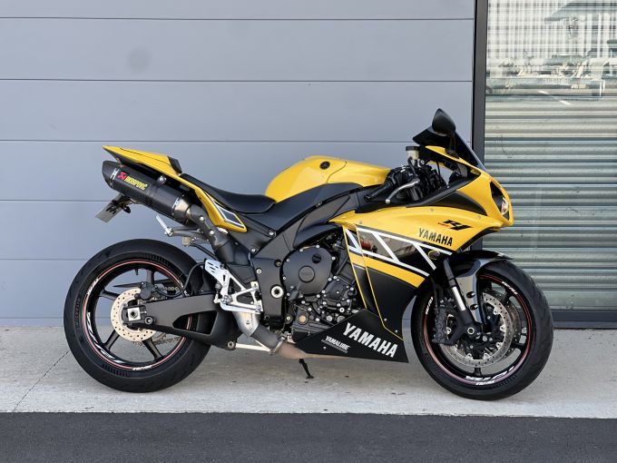 YAMAHA YZF 1000 R1 4