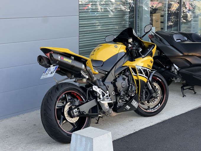 YAMAHA YZF 1000 R1 4
