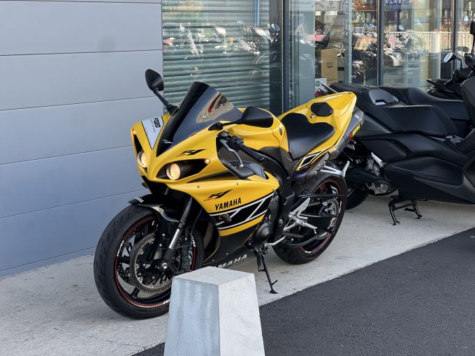 YAMAHA YZF 1000 R1 4