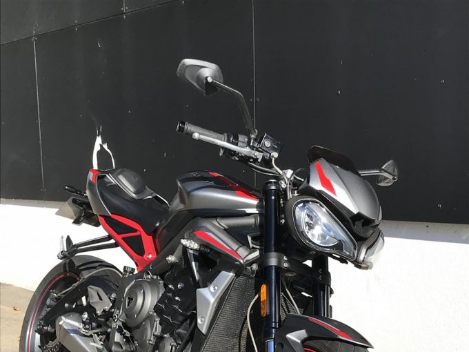 TRIUMPH STREET TRIPLE 675 R 4
