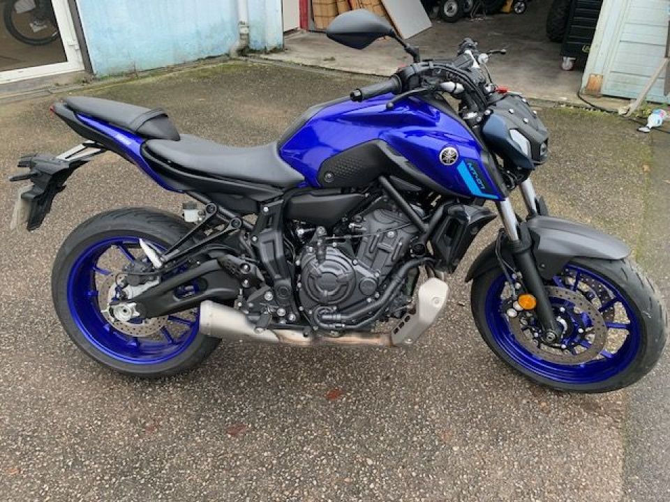 YAMAHA MT-07 4