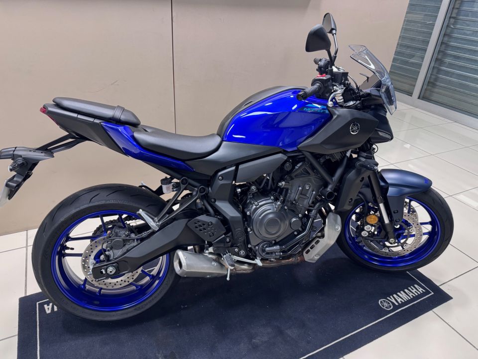 YAMAHA MT-07 4