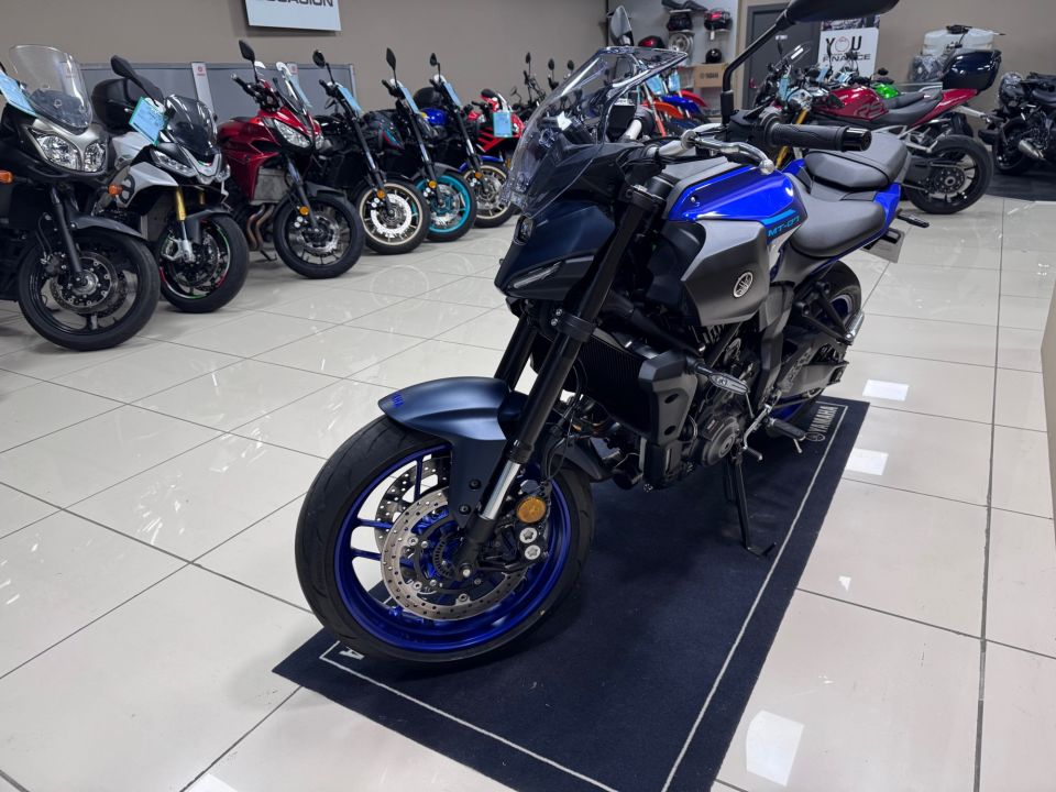 YAMAHA MT-07 4