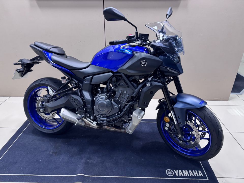 YAMAHA MT-07 4