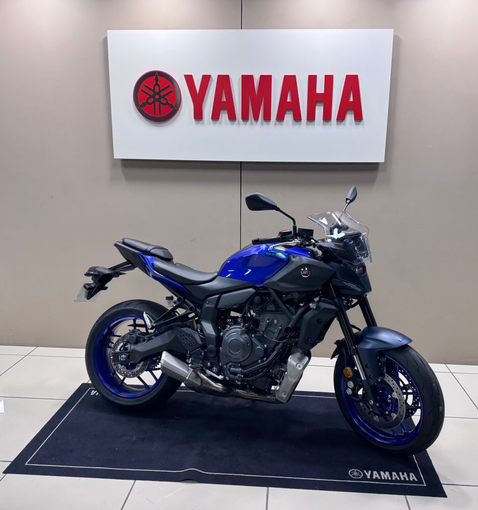 YAMAHA MT-07 4