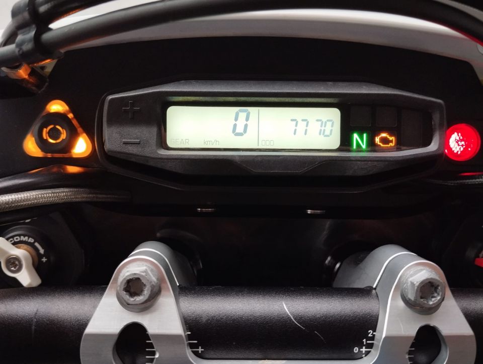 HUSQVARNA 701 SUPERMOTO 4