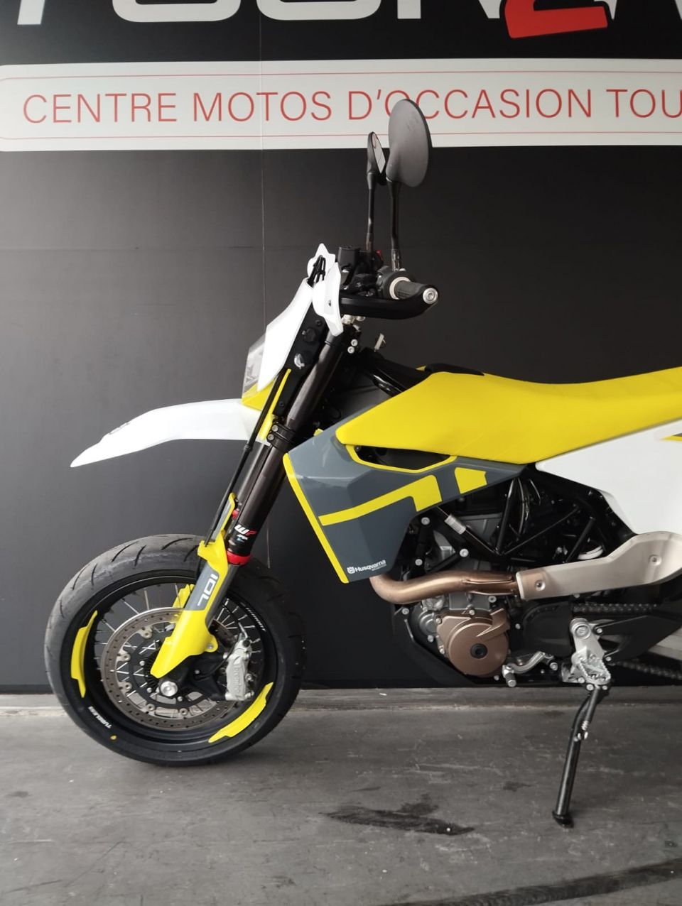 HUSQVARNA 701 SUPERMOTO 4
