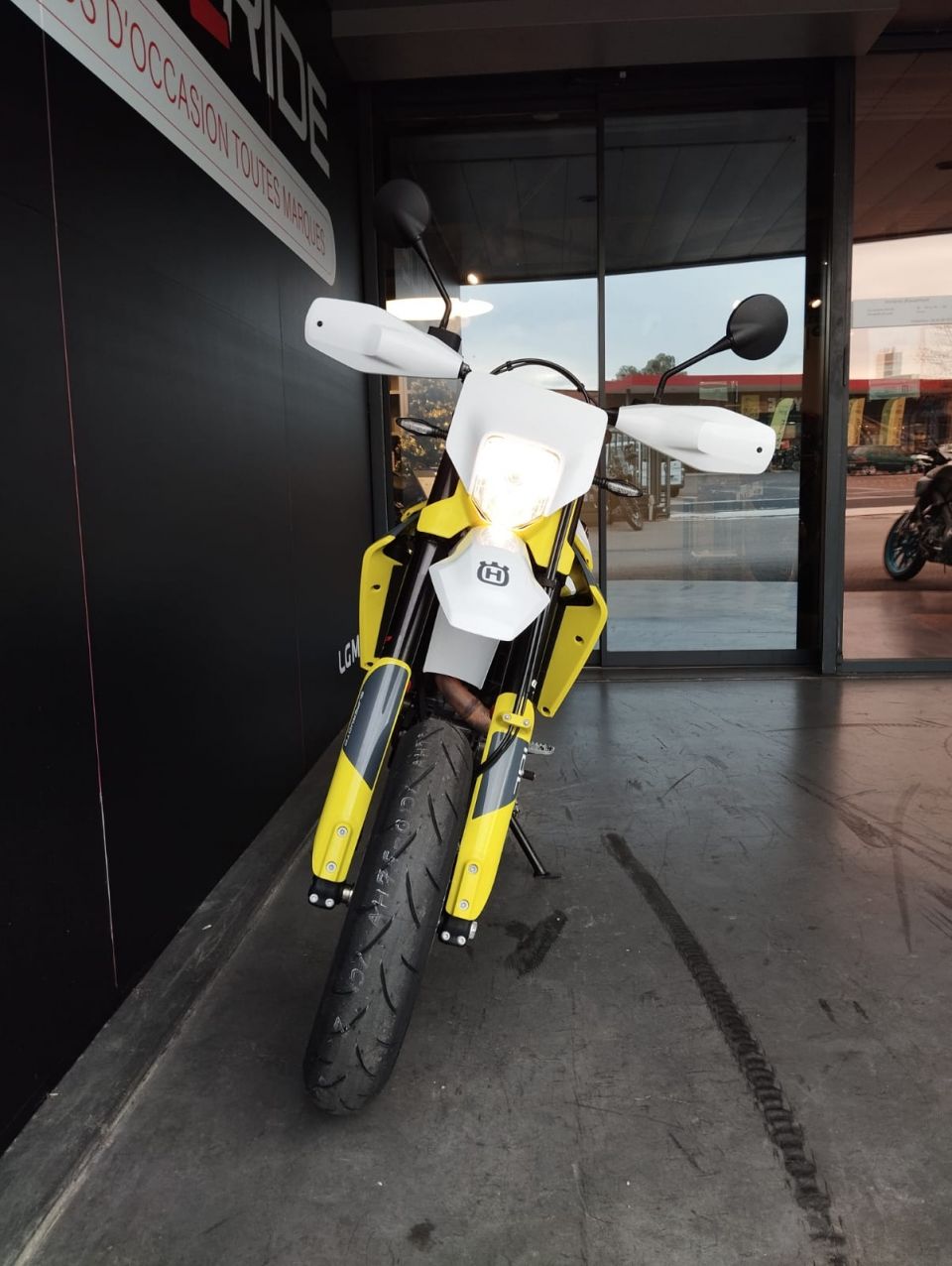 HUSQVARNA 701 SUPERMOTO 4