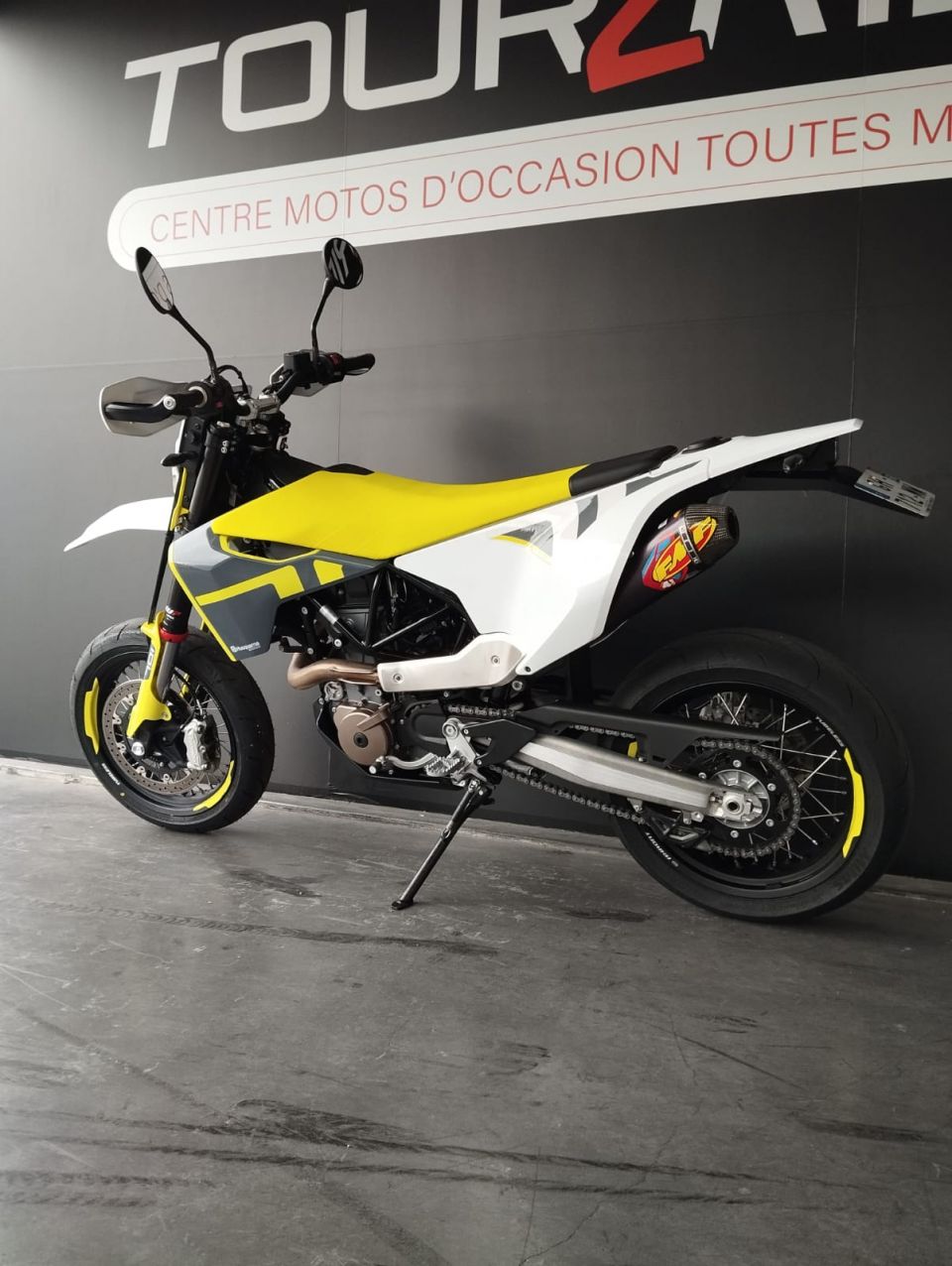 HUSQVARNA 701 SUPERMOTO 4