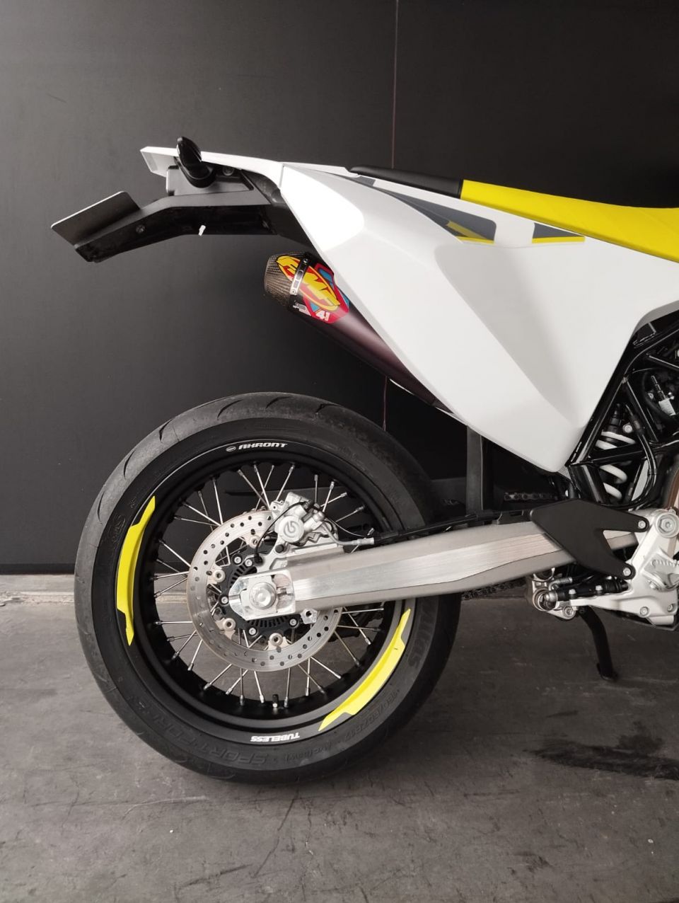 HUSQVARNA 701 SUPERMOTO 4