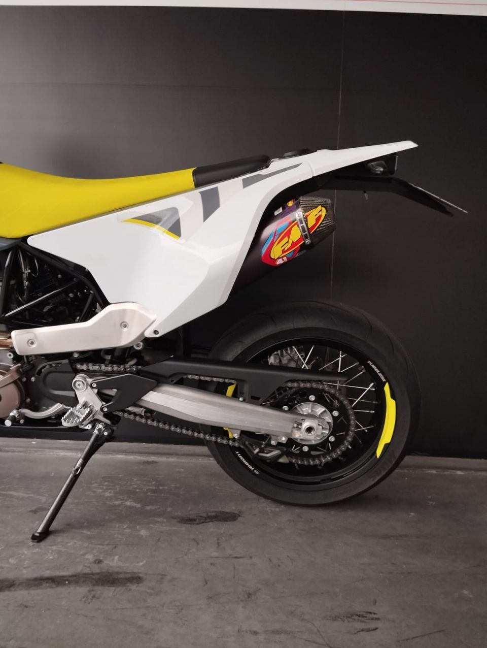HUSQVARNA 701 SUPERMOTO 4
