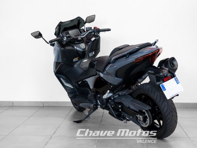 YAMAHA T-MAX 560 TECH MAX 4