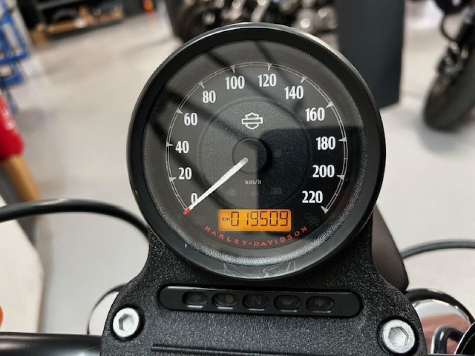 HARLEY-DAVIDSON SPORTSTER 883 4