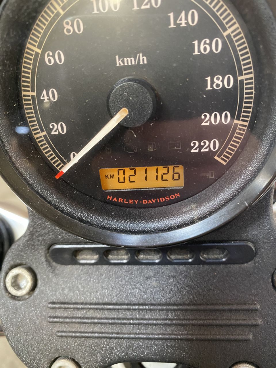 HARLEY-DAVIDSON SPORTSTER 883 4