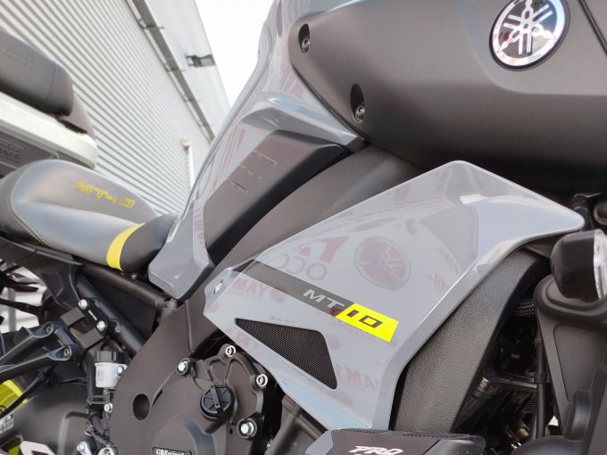 YAMAHA MT-10 4