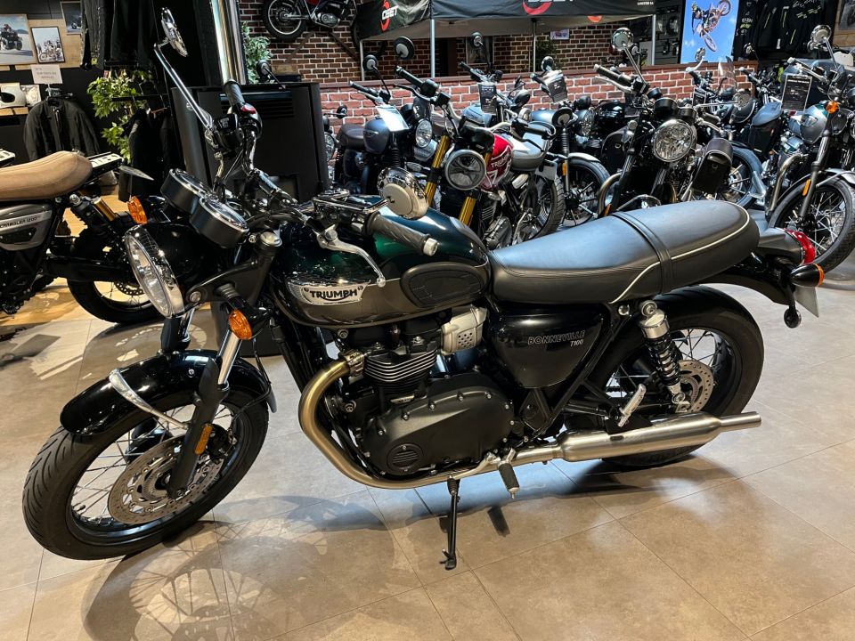TRIUMPH BONNEVILLE T100 900 4