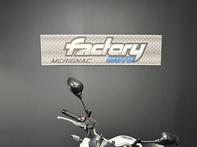 YAMAHA XJ6-N 4