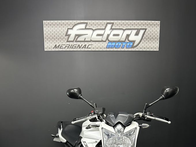 YAMAHA XJ6-N 4