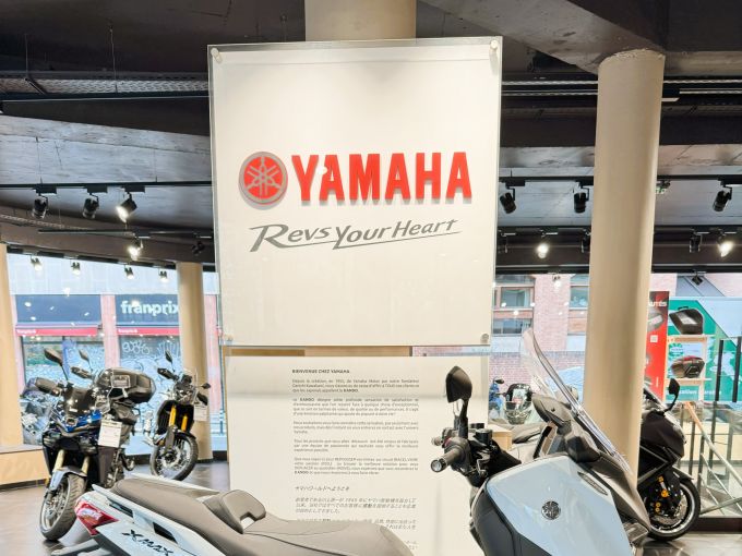 YAMAHA XMAX 300 TECH MAX + 4