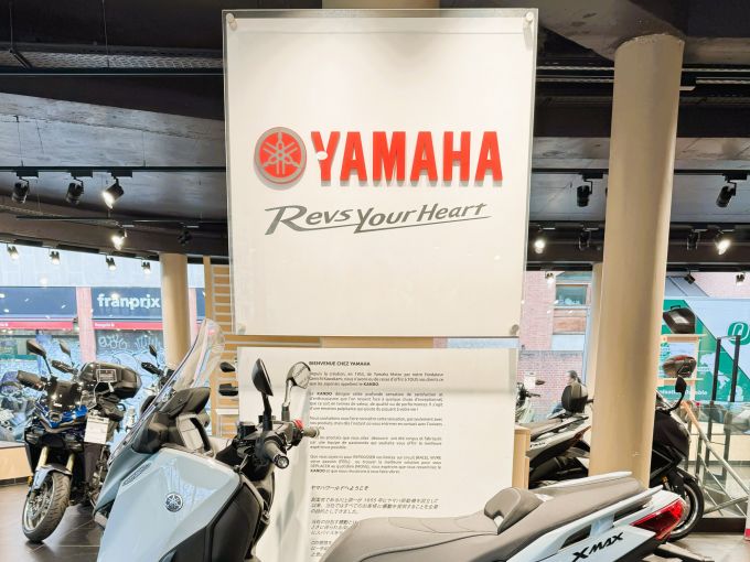 YAMAHA XMAX 300 TECH MAX + 4