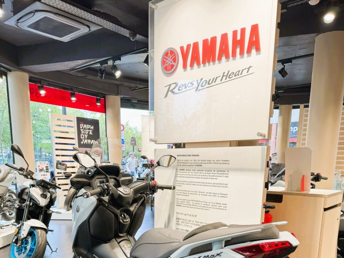 YAMAHA XMAX 300 TECH MAX + 4
