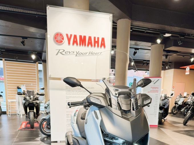 YAMAHA XMAX 300 TECH MAX + 4