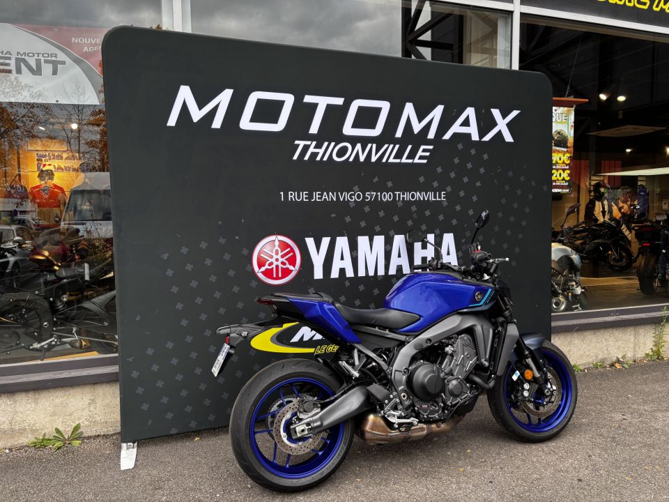 YAMAHA MT-09 4