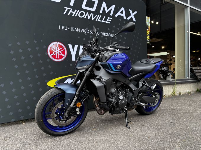 YAMAHA MT-09 4