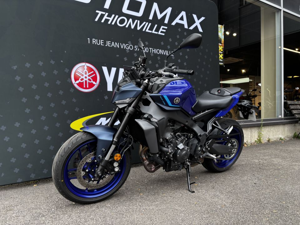 YAMAHA MT-09 4