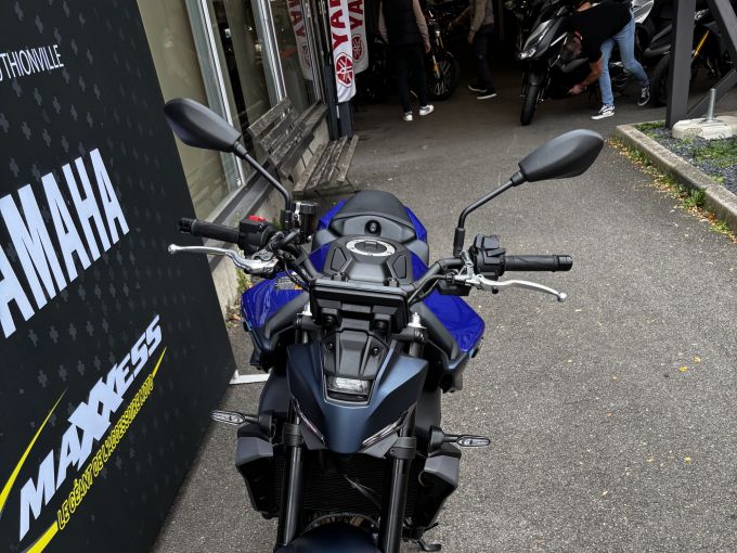 YAMAHA MT-09 4