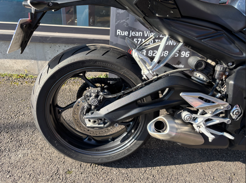 TRIUMPH STREET TRIPLE 765 S  4