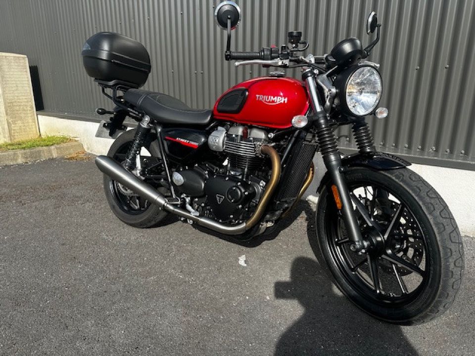 TRIUMPH STREET TWIN 900 4