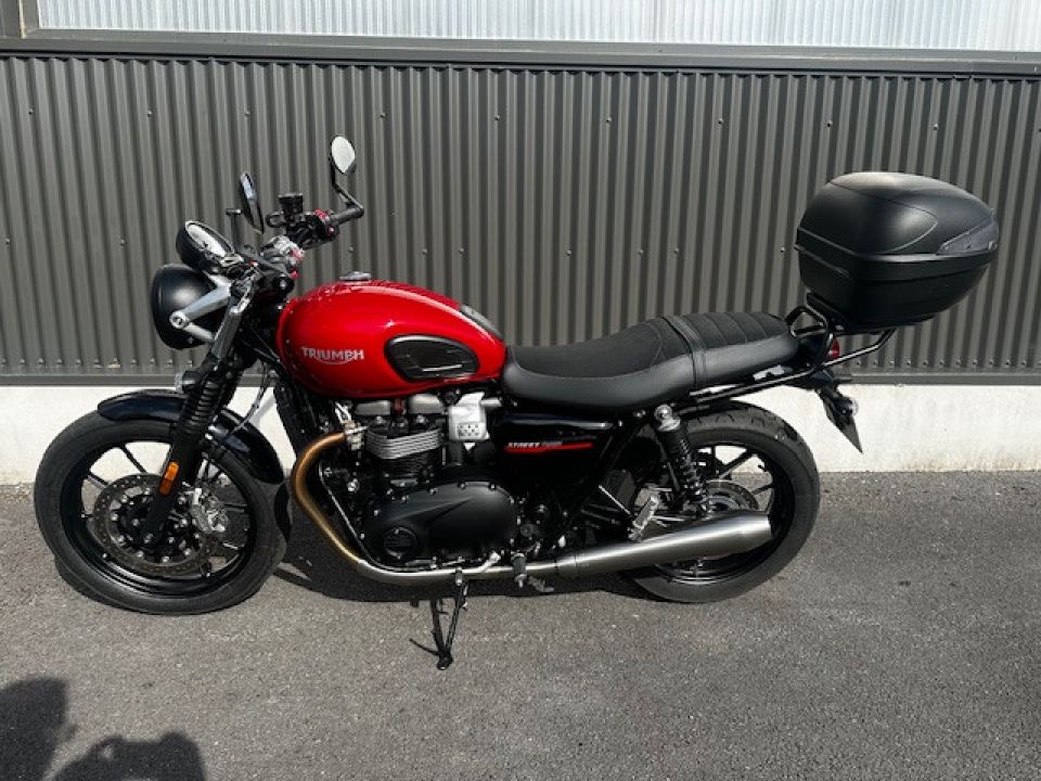 TRIUMPH STREET TWIN 900 4