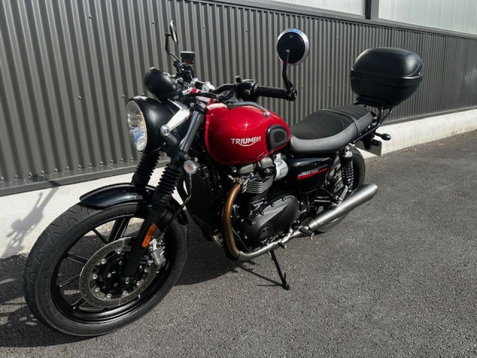 TRIUMPH STREET TWIN 900 4