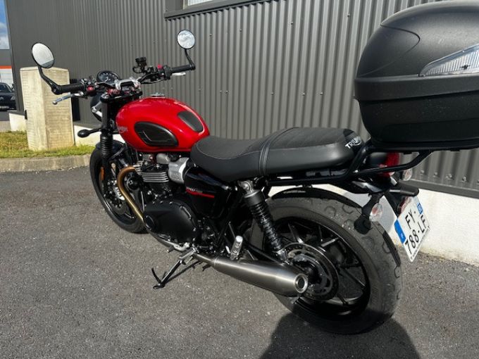 TRIUMPH STREET TWIN 900 4