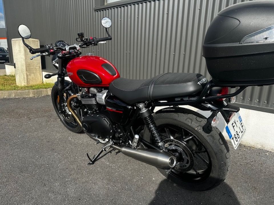TRIUMPH STREET TWIN 900 4
