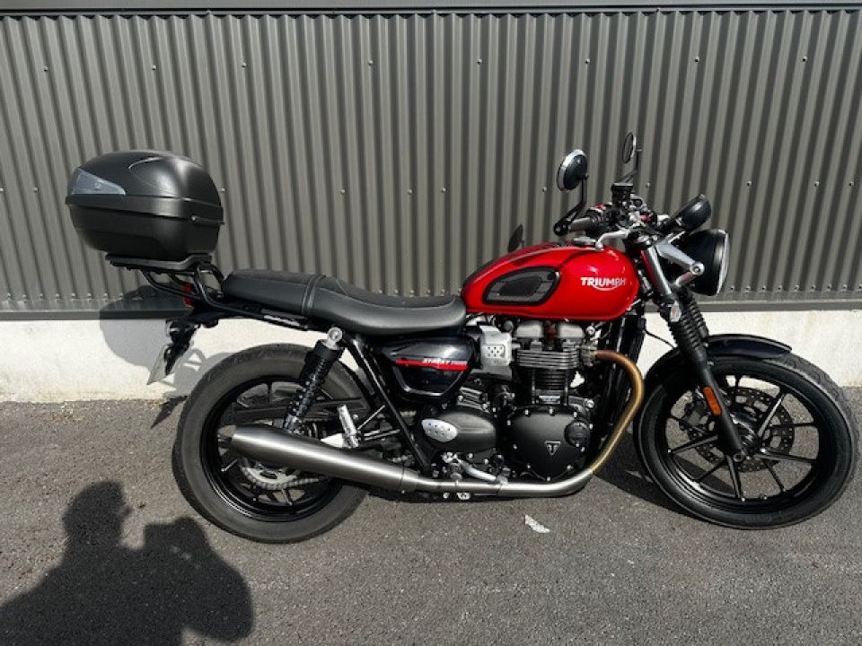 TRIUMPH STREET TWIN 900 4