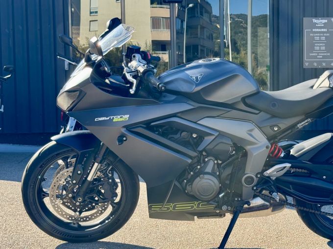TRIUMPH 	DAYTONA 660 4