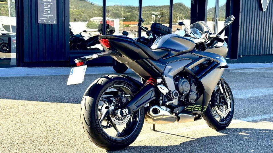 TRIUMPH 	DAYTONA 660 4