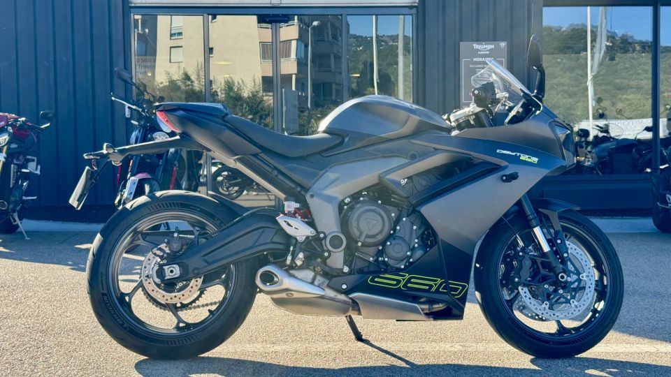 TRIUMPH 	DAYTONA 660 4